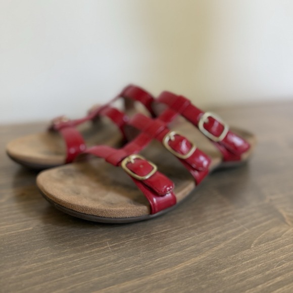 Vionic Womens 8 Red Patent Leather Misa Slip‎ On Comfort Sandals Summer Shoes - Picture 1 of 7